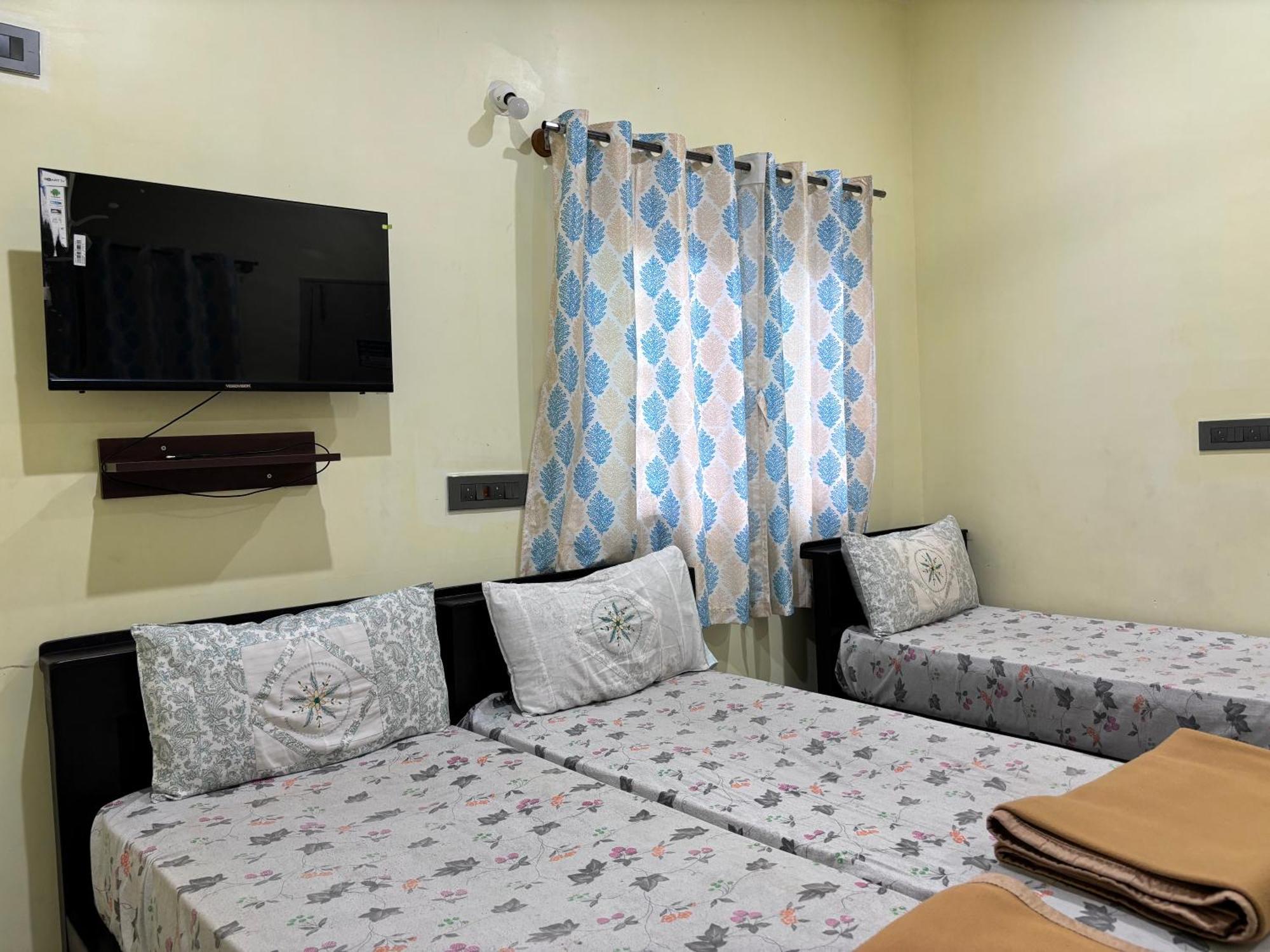 Sri Siri Lodge And Hotel Chikmagalur Bagian luar foto