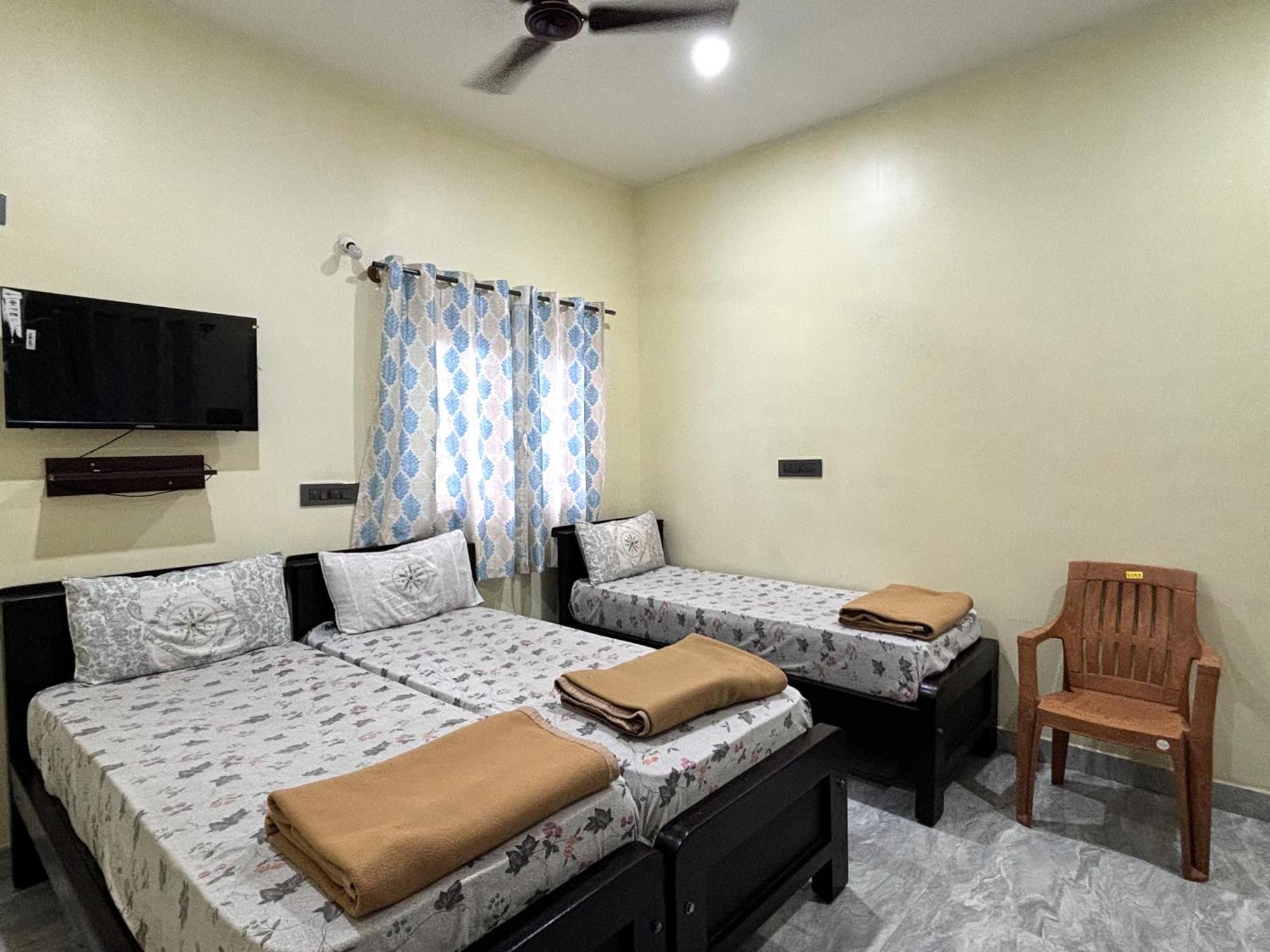 Sri Siri Lodge And Hotel Chikmagalur Bagian luar foto