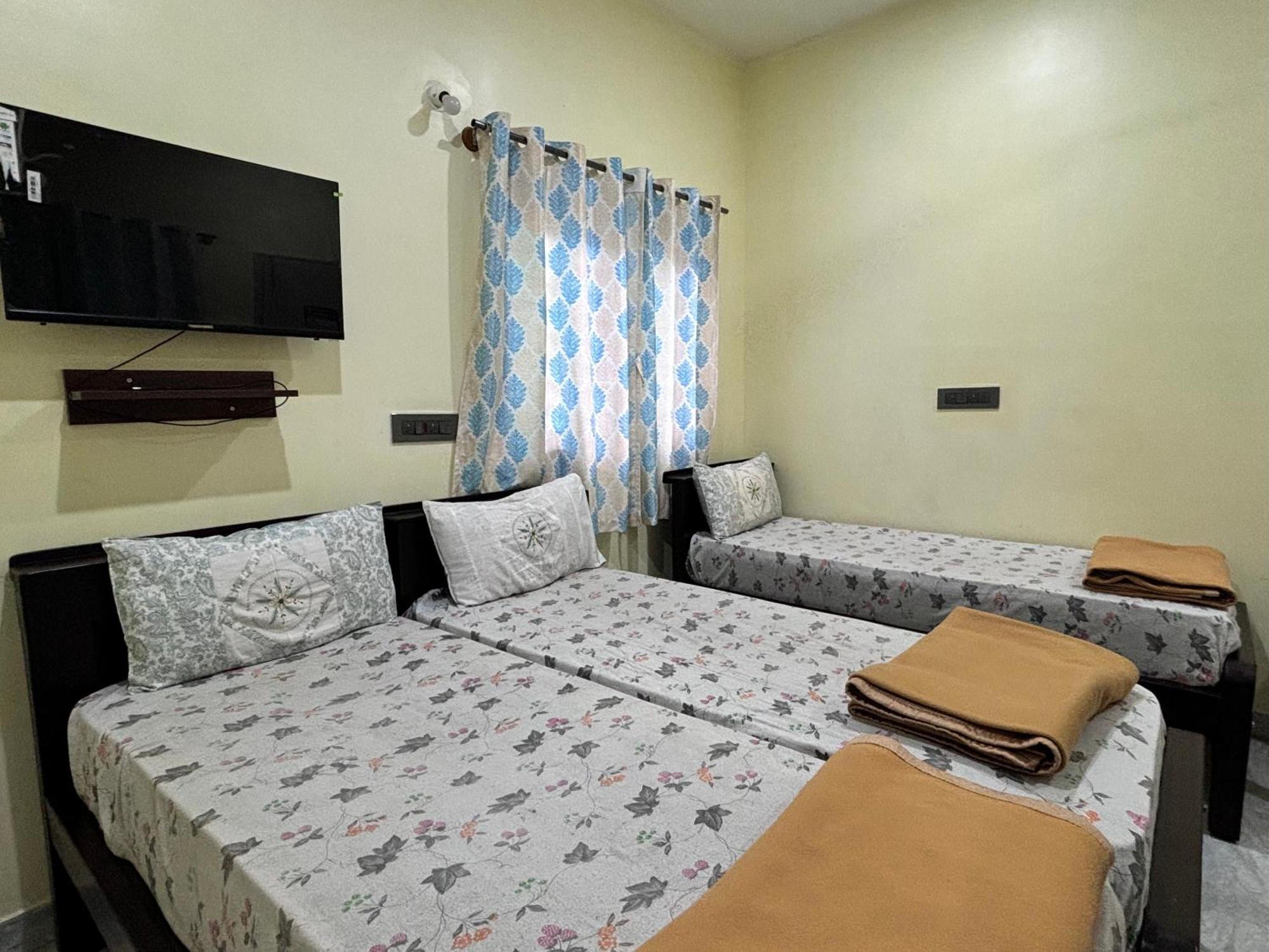 Sri Siri Lodge And Hotel Chikmagalur Bagian luar foto
