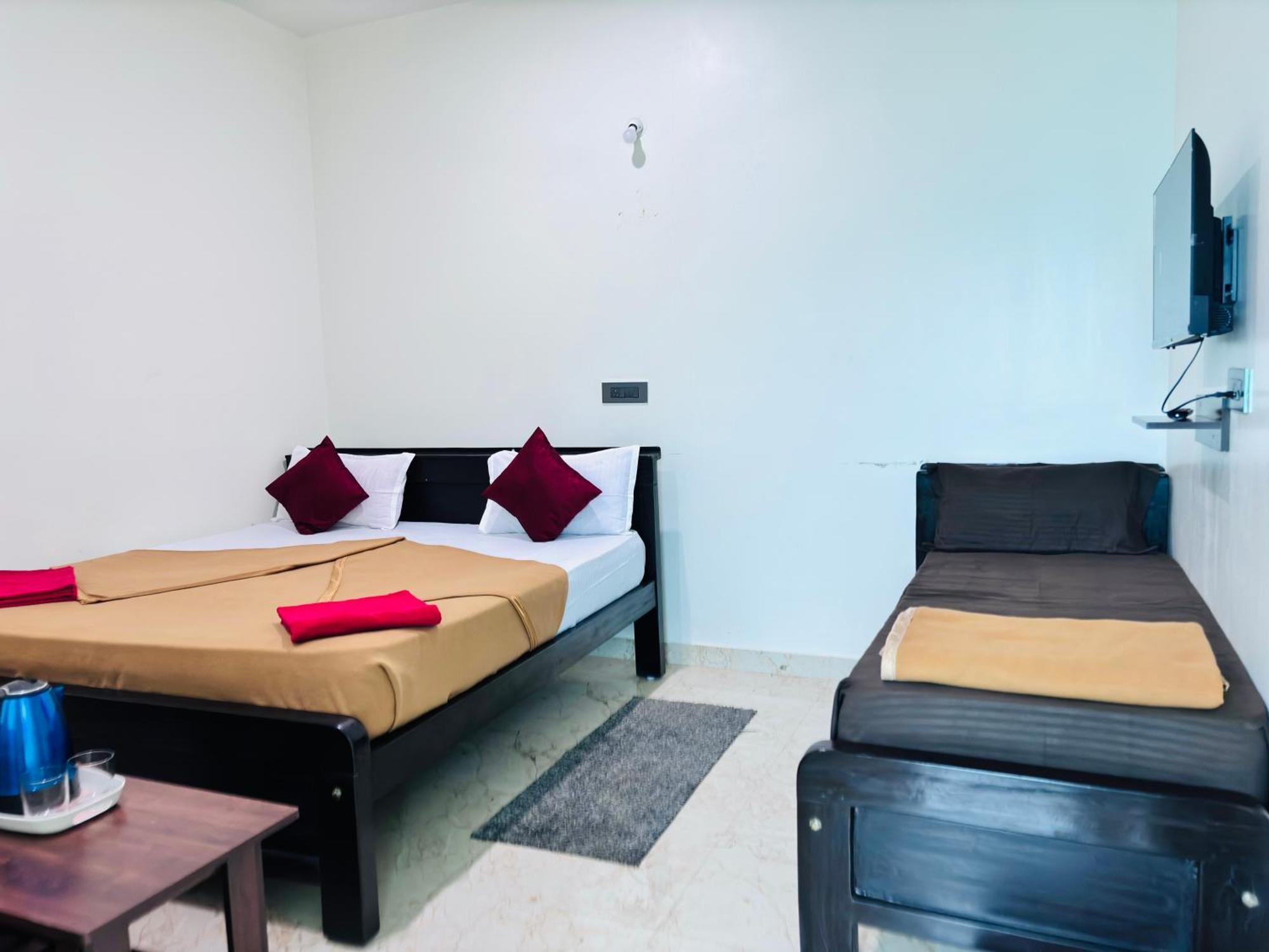 Sri Siri Lodge And Hotel Chikmagalur Bagian luar foto