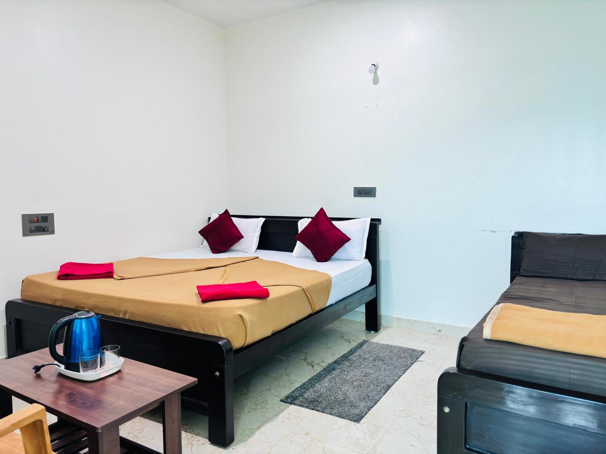 Sri Siri Lodge And Hotel Chikmagalur Bagian luar foto