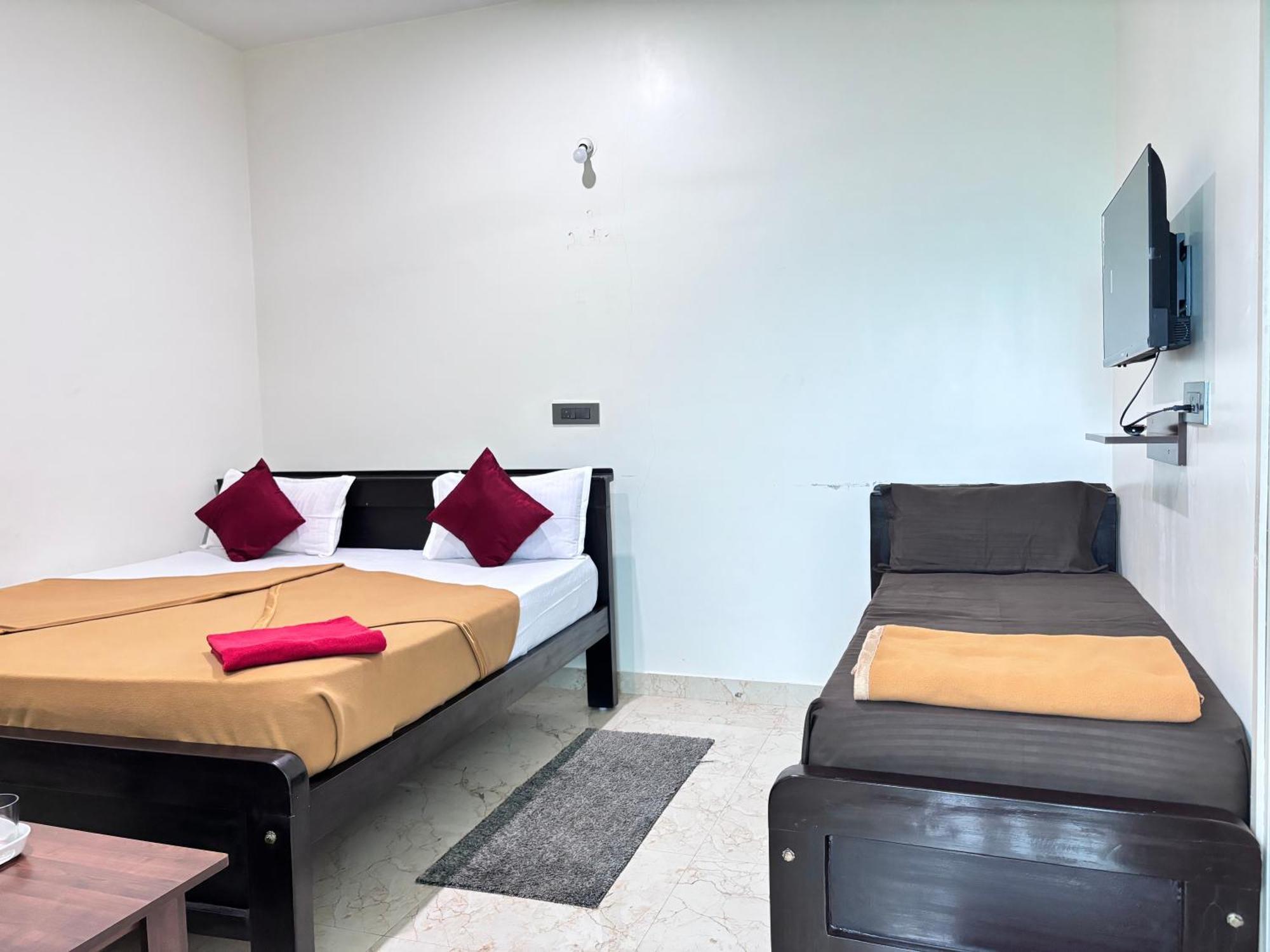 Sri Siri Lodge And Hotel Chikmagalur Bagian luar foto