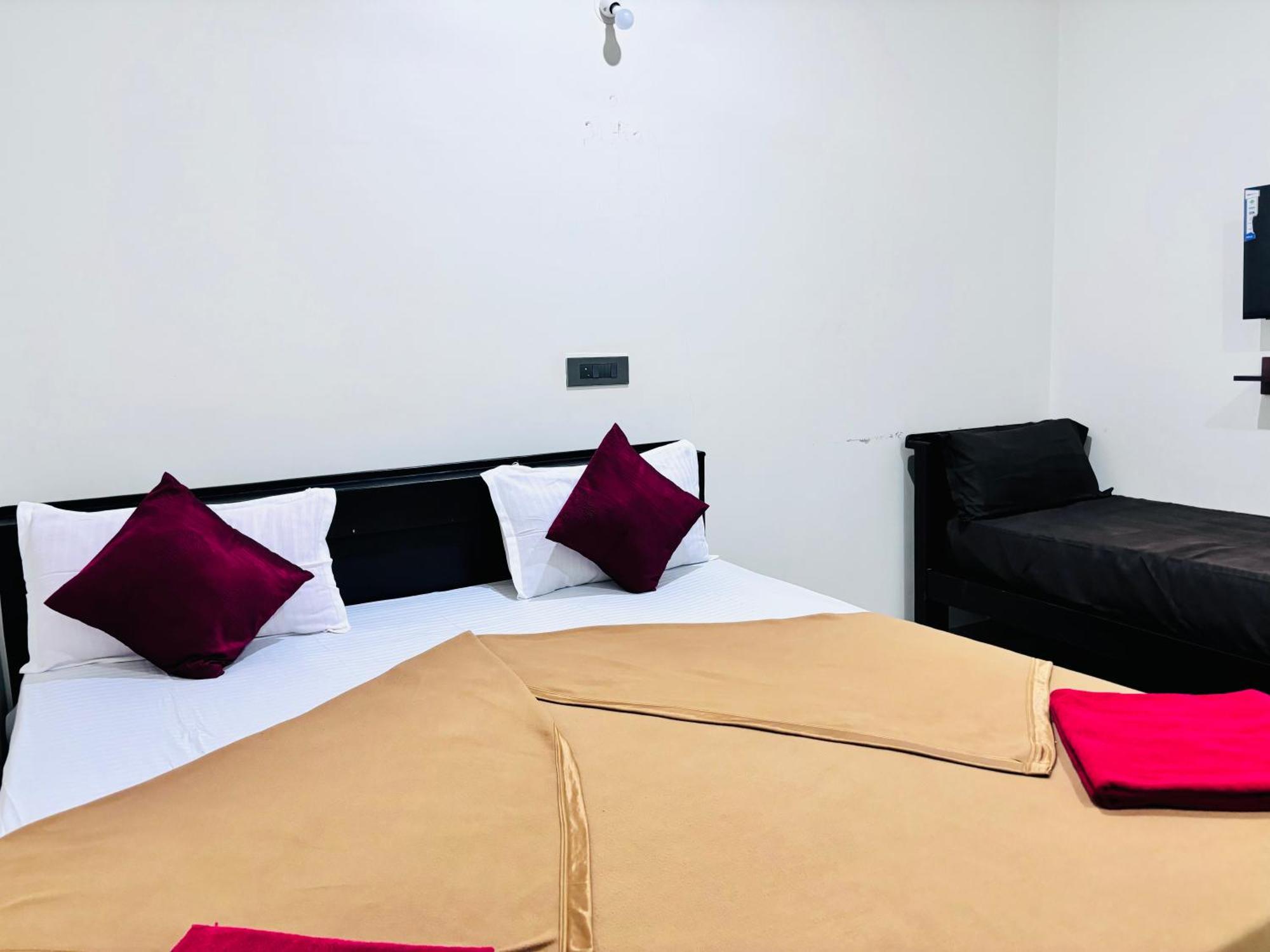 Sri Siri Lodge And Hotel Chikmagalur Bagian luar foto