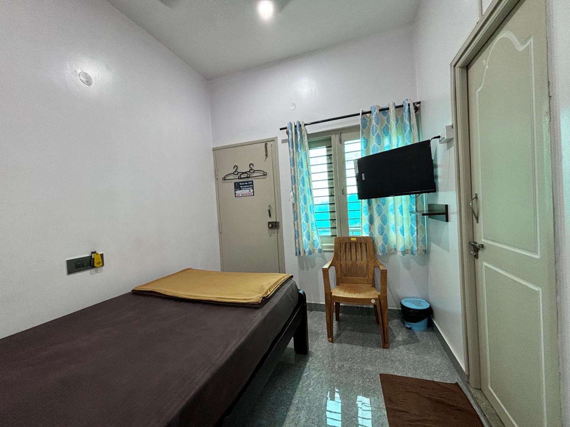 Sri Siri Lodge And Hotel Chikmagalur Bagian luar foto