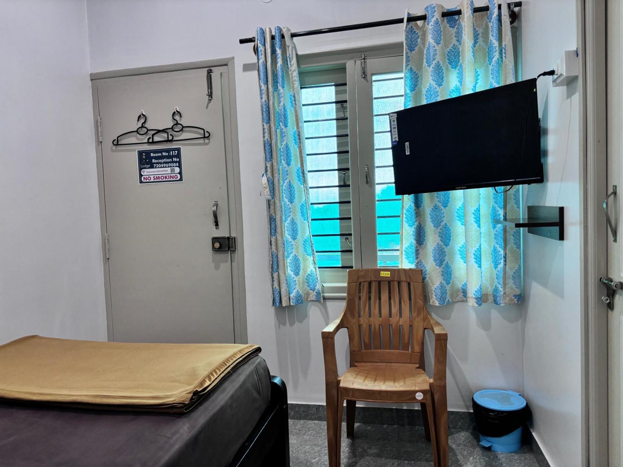Sri Siri Lodge And Hotel Chikmagalur Bagian luar foto