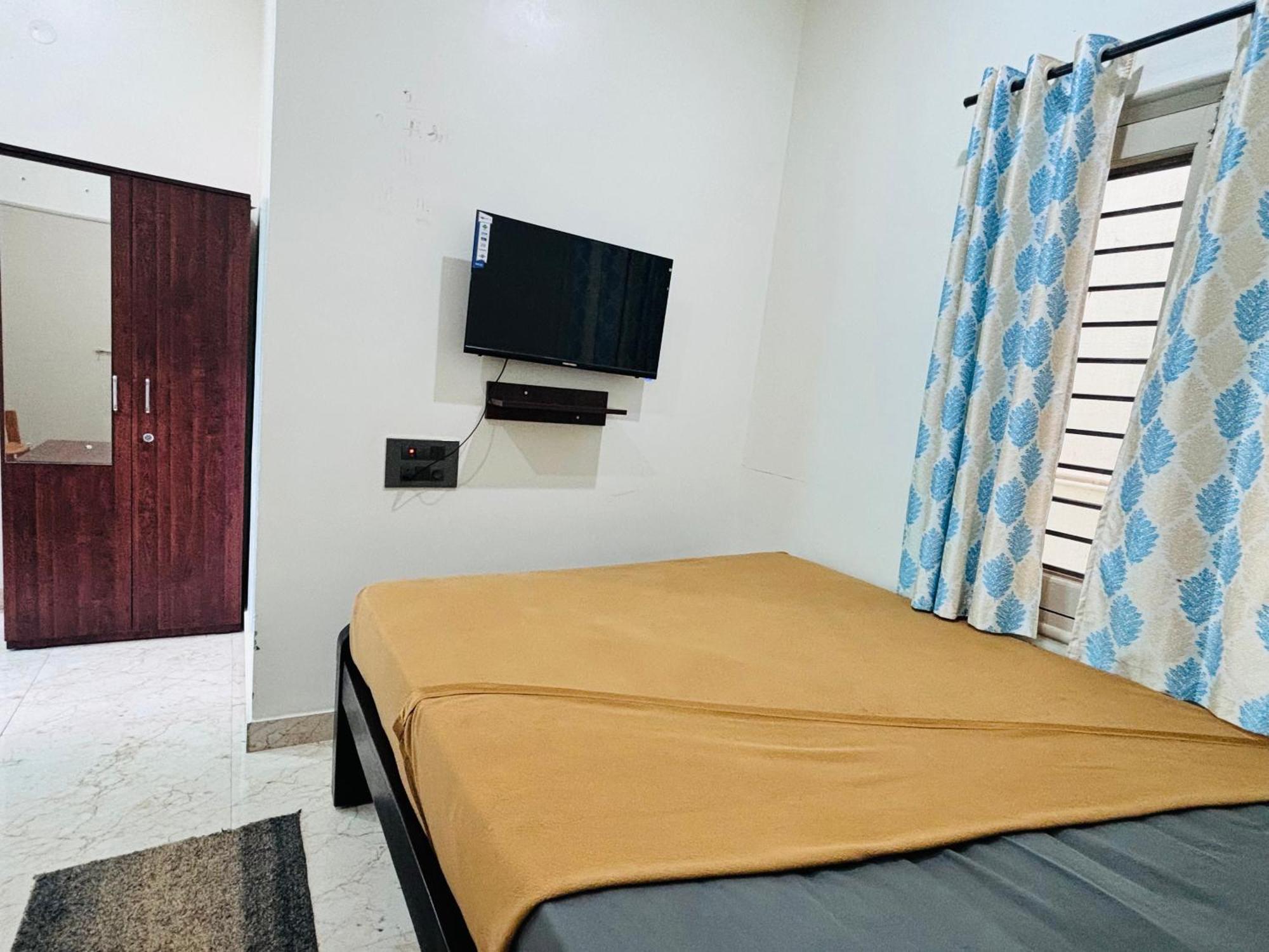 Sri Siri Lodge And Hotel Chikmagalur Bagian luar foto